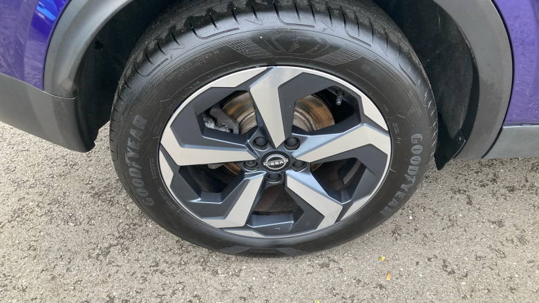 Nissan Qashqai 1.3 DiG-T MH N-Connecta 5dr Petrol Hatchback